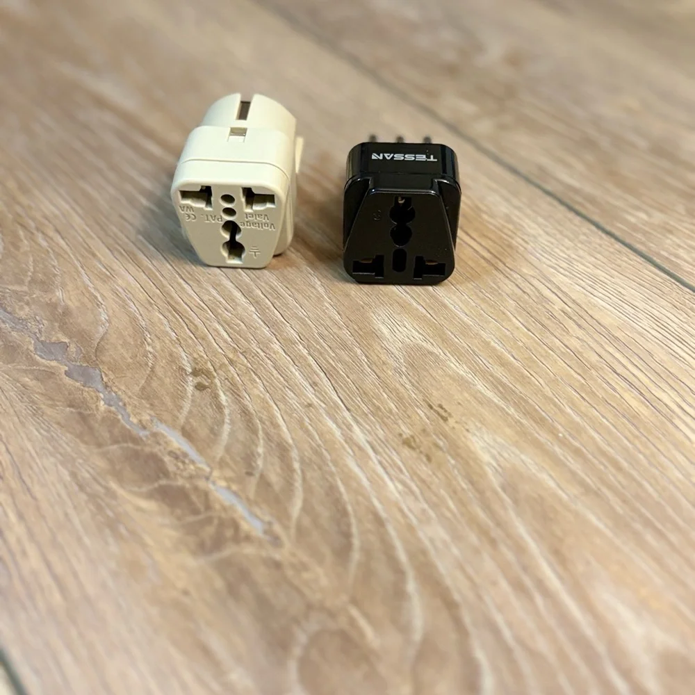 Black and White l Travel Adapter Set